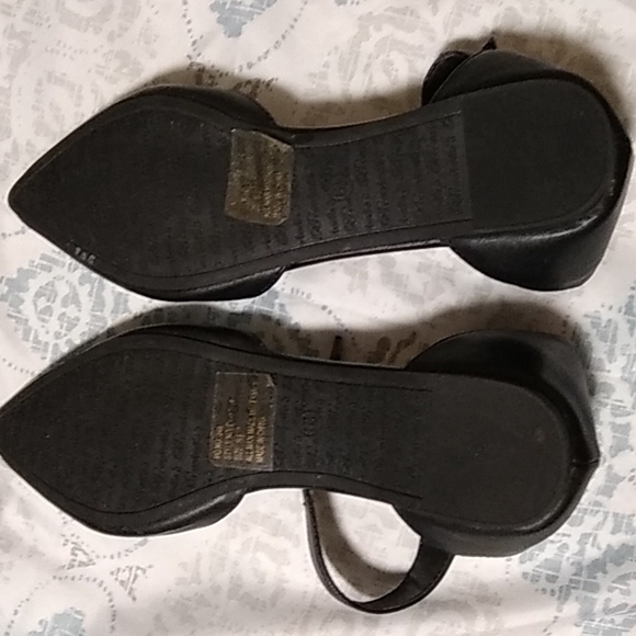 Shoes - Picture 2 of 6